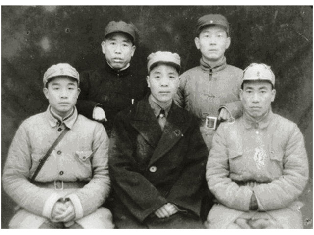 1433413534406306.jpg 山东省长清县部分南下干部合影- 1949年2月 .jpg