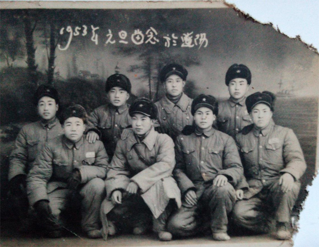 右一为爷爷640.jpg