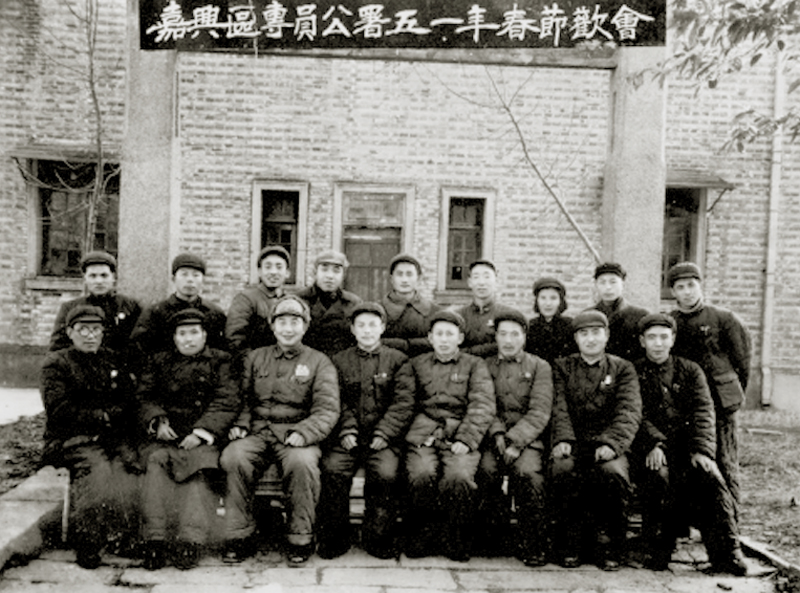 嘉兴专署1951合影.jpg