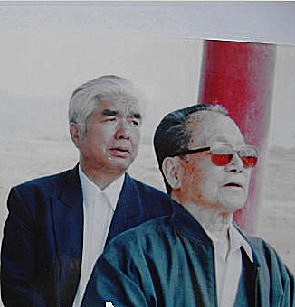  2000年5月8日，谷牧（右一）重访大青山.jpg
