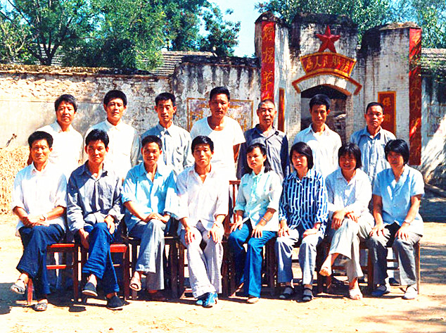 岸堤中学老校门_副本.jpg