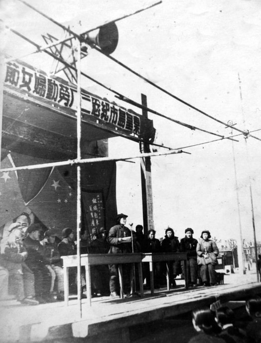 1951年3月8日刘志华在秦皇岛市纪念国际妇女节大会上讲话.jpg
