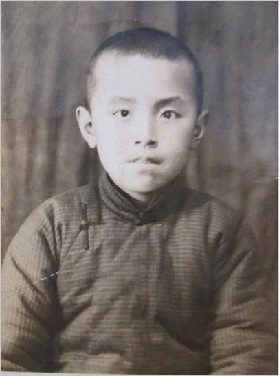 俺爹约1936年在山东黄县县立模范小学.jpg