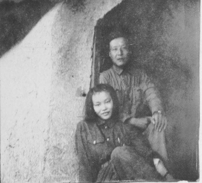 1466787699581101.jpg 父母在东北结婚后.jpg