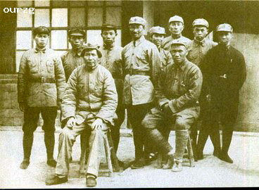 1466954036736144.jpg 延安时期(后排左二为庄田).jpg