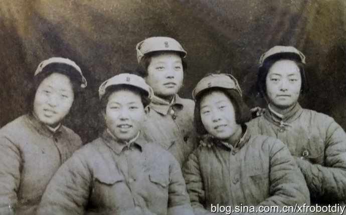 1468494479419129.jpg 妈妈在新四军华东通讯学校时和她的战友们.jpg