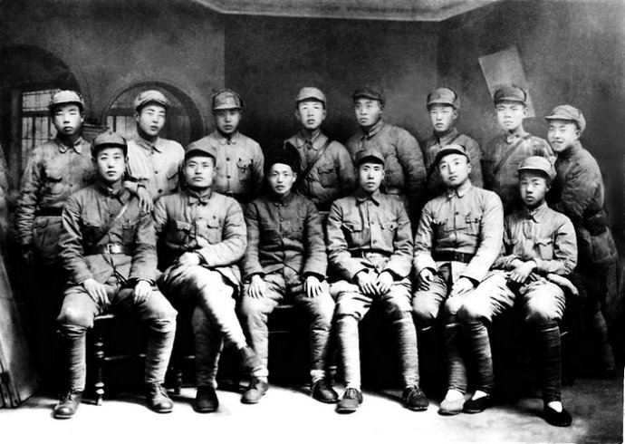 1469434166840884.jpg 我的父亲(前排右三)和冀东军区锄奸部战友们.jpg