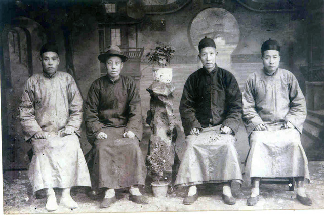 1471249075986374.jpg 640-1936年戴氏四兄弟合影.jpg