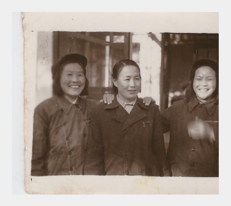 田秀峰(左一)于昆明西山党校，1954年.jpg