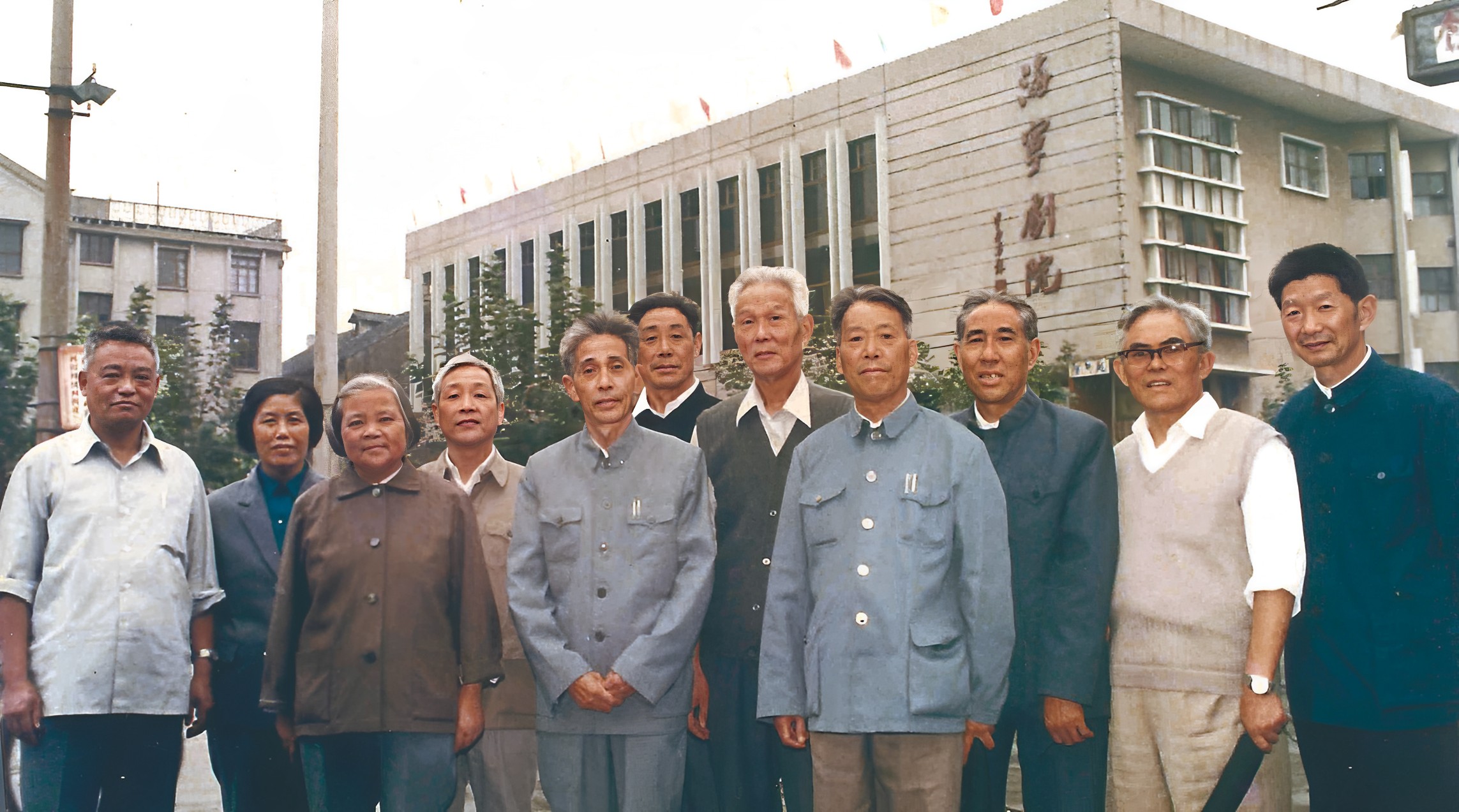 摄于1987年11月.jpg