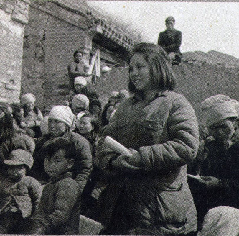 16.1947年，吴舫随人民日报土改工作队进驻河北武安县十里店村负责妇女工作.jpg